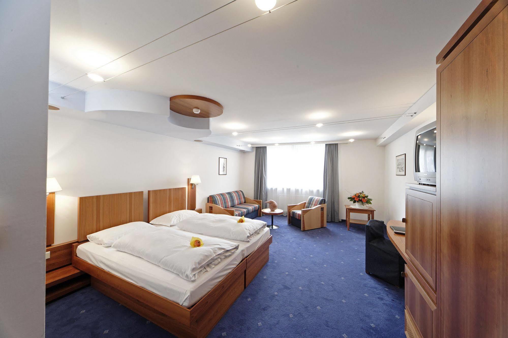 Hotel Krone - Eat, Drink, Stay Brixen Exteriér fotografie